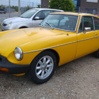 Die erneute Restauration fing 2015 bei uns an, zunächst wurden Faltdach und Felgen erneuert.