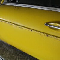 alle Anbauteile zu entfernen. Von den Zierleisten...