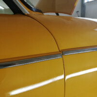 Beim Anbringen der Kontflügel und der Türen gilt es dann Spaltmaß und Höhe der Zierleisten korrekt einzustellen. Hier sieht man noch den ersten Ansatz.