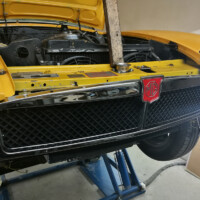 Als kleines Andenken sieht man unter der Motorhaube noch etwas vom alten Inca Yellow.