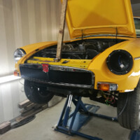 Nach den Kotflügeln konnten wir uns um die Front kümmern.