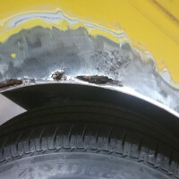 Danach wurden die hinteren Radläufe gesäubert und zum Schweißen aufbereitet.